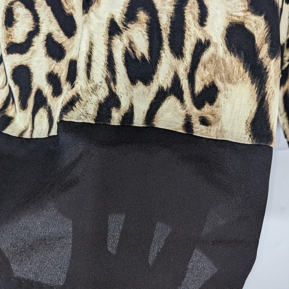 CHICO'S 3/4 Sleeve Leopard Print Top - Picture 3 of 8